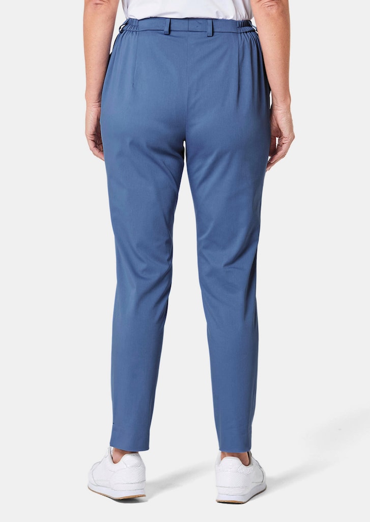 Sportive Hose Carla aus trageangenehmen Satin