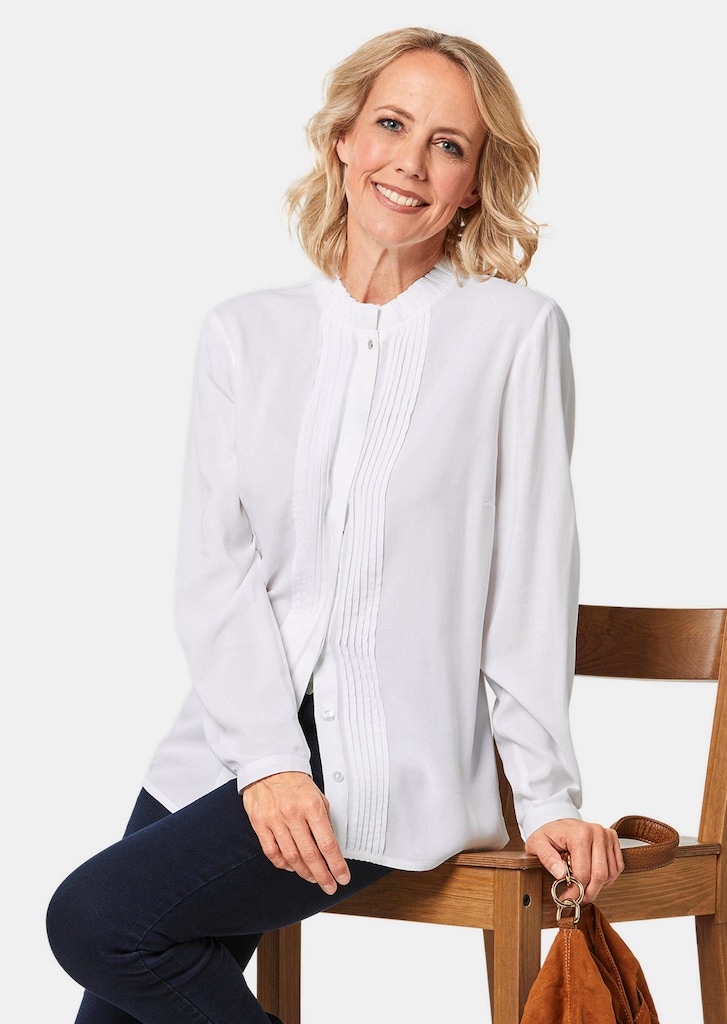 Bluse mit raffinierter Ausschnittlösung