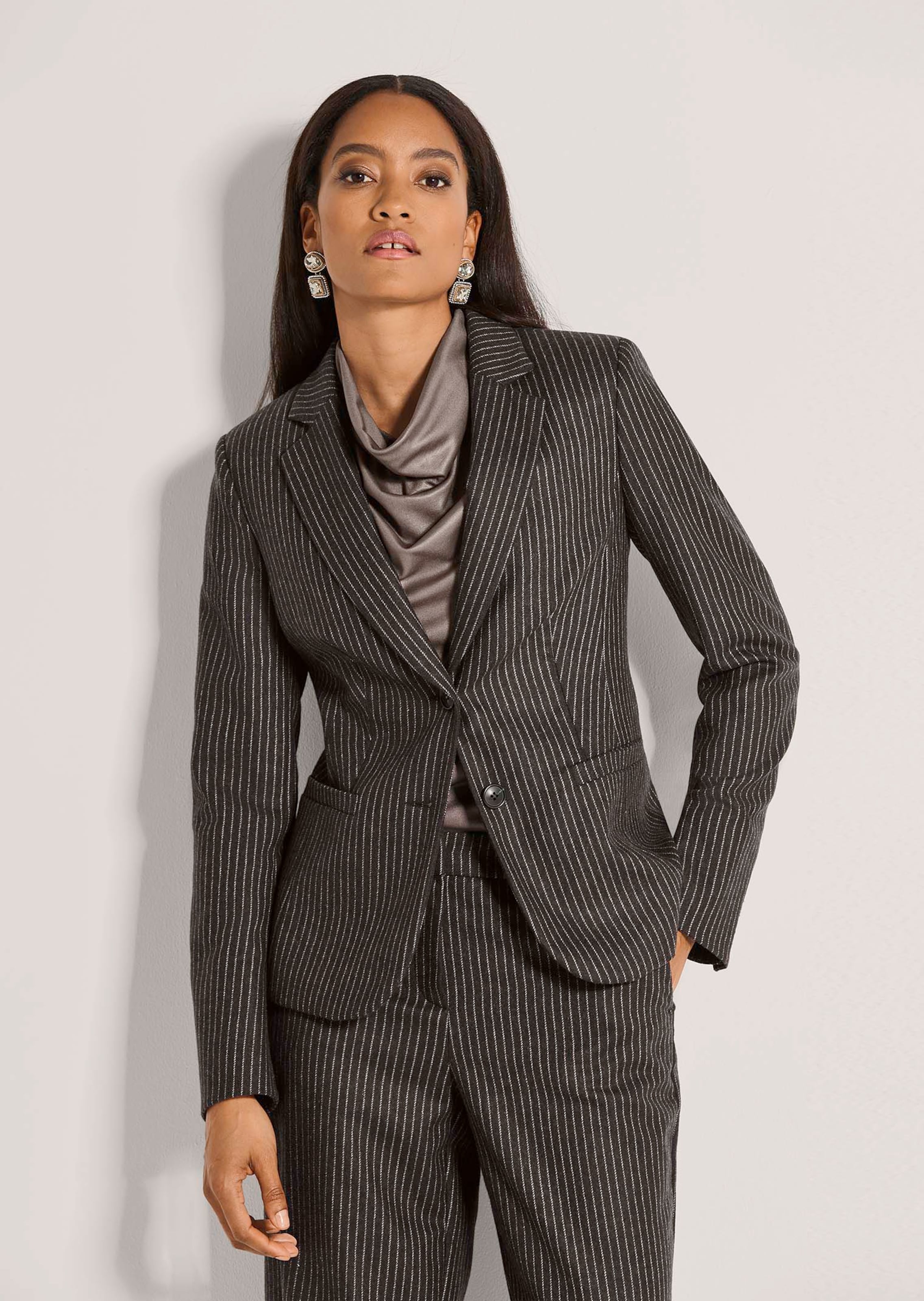 Klassischer Nadelstreifen-Blazer mit Wolle