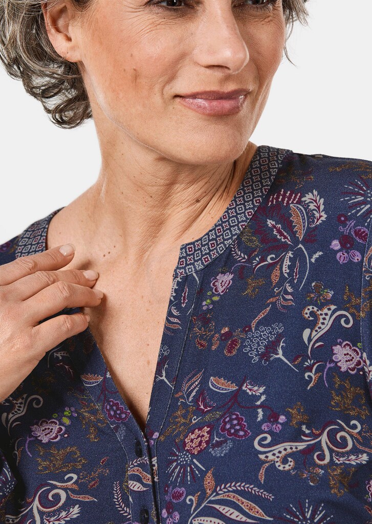 Raffiniertes Druckshirt