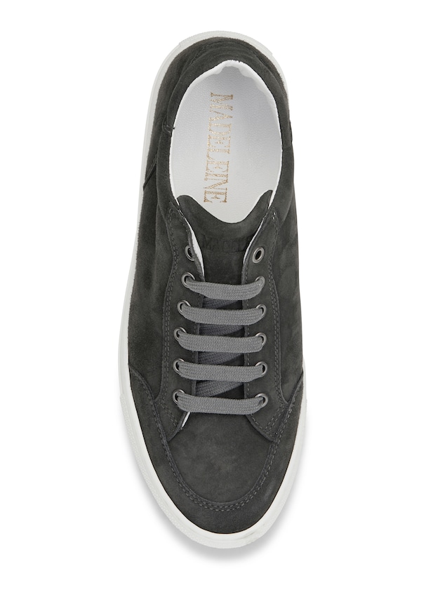 Lace-up sneaker made from soft suede 2