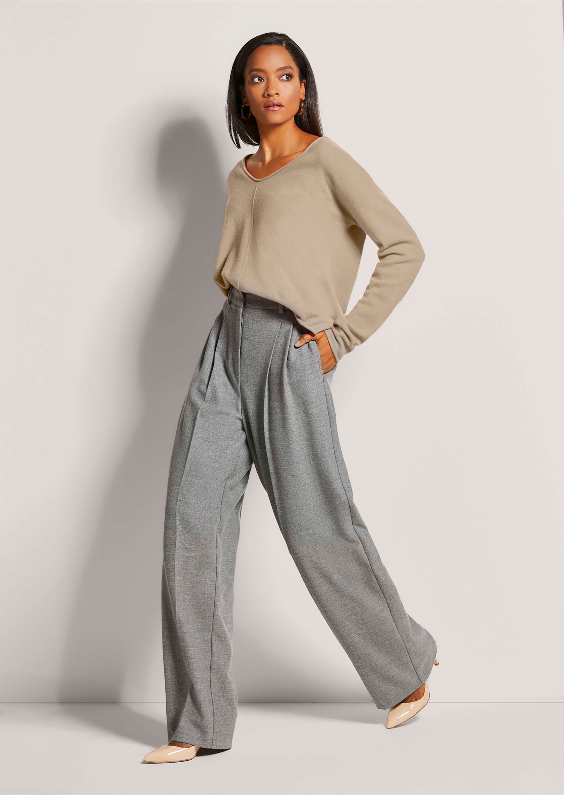 Trousers in graphite / melange | MADELEINE Fashion