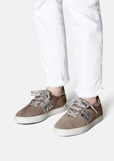 Sneakers thumbnail 1