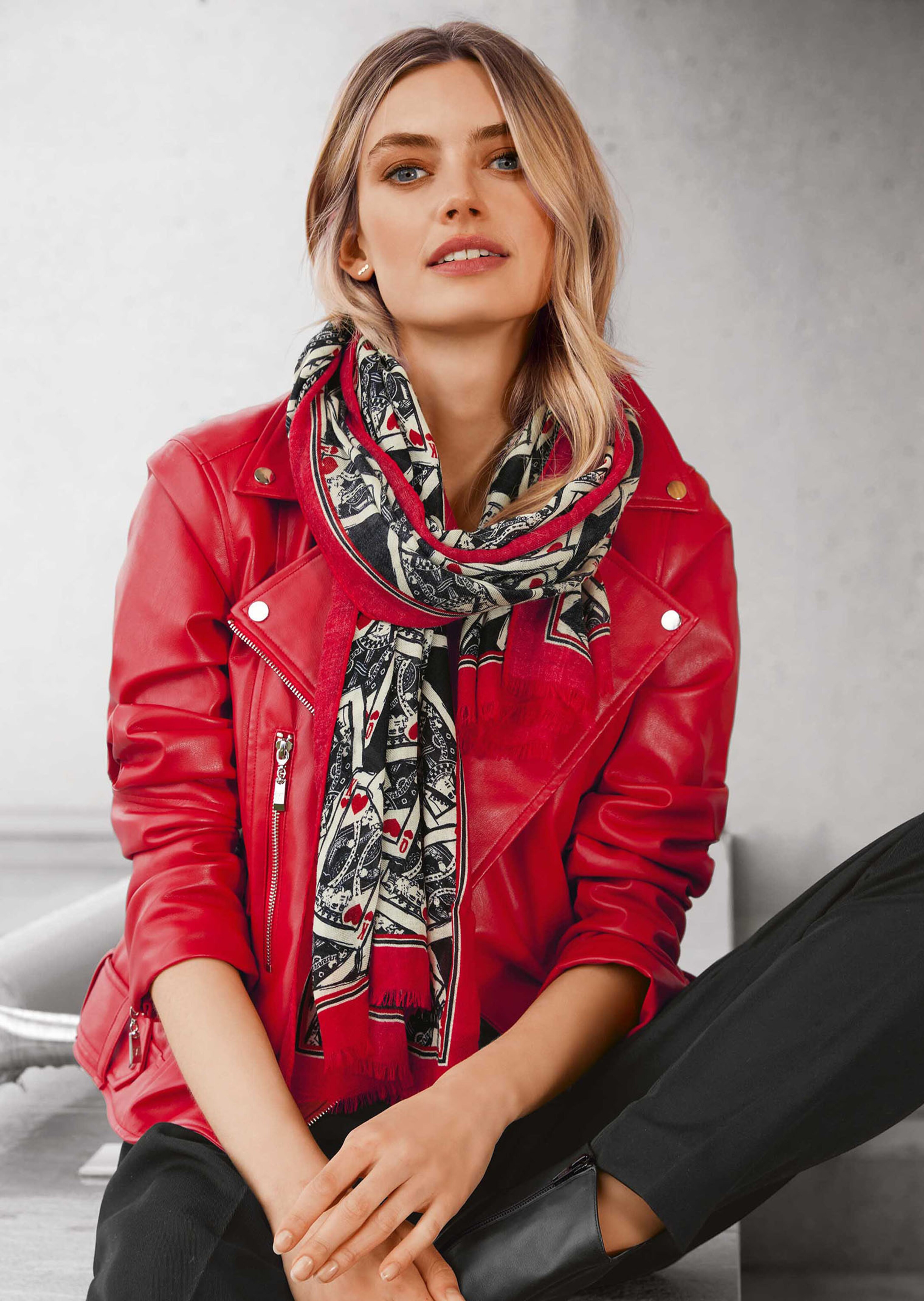 Kunstlederjacke im Bikerstyle