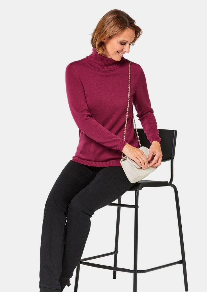 Pullover mit halsfernem Rollkragen