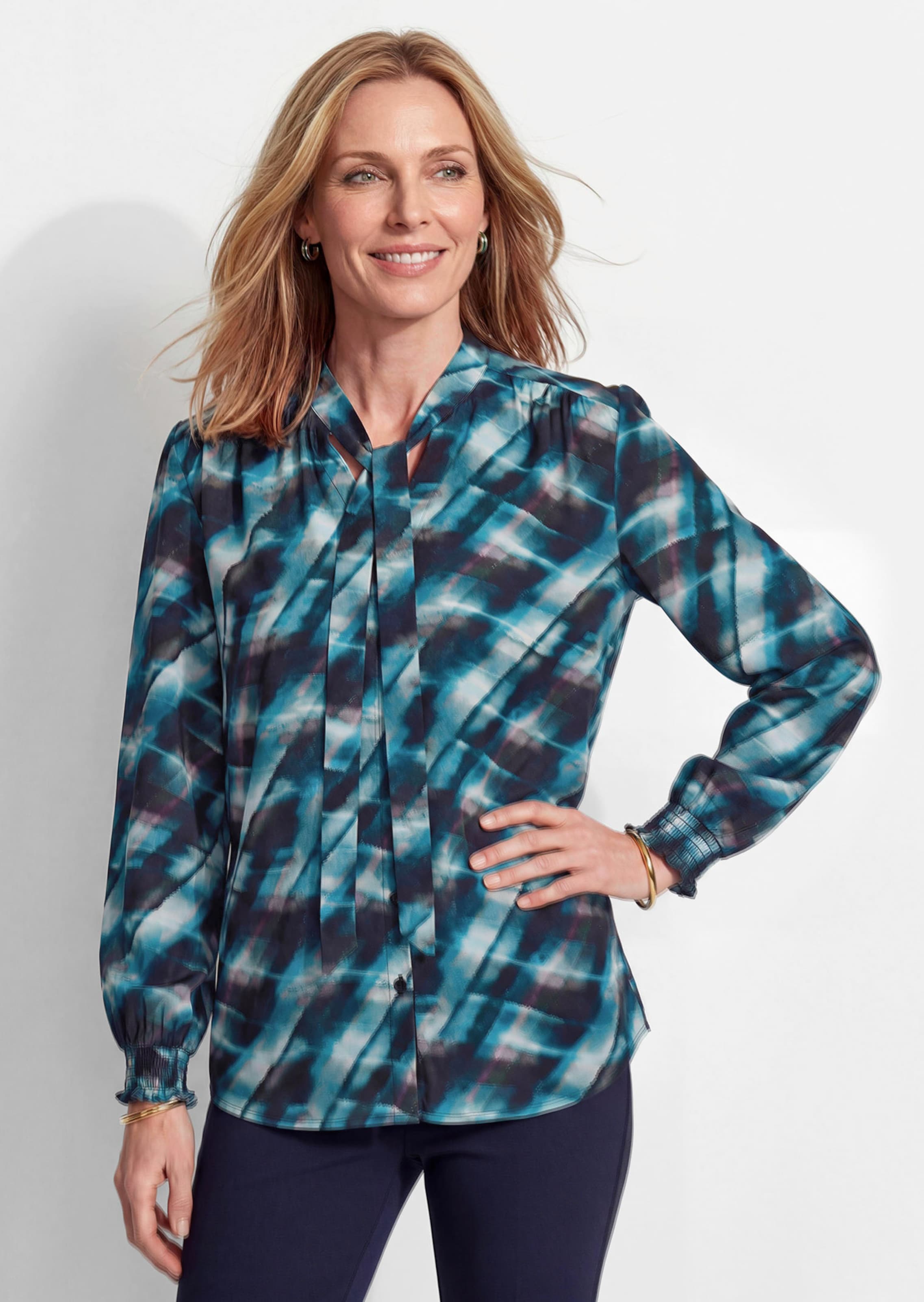 Bluse aus reiner Viskose mit Smokdetails