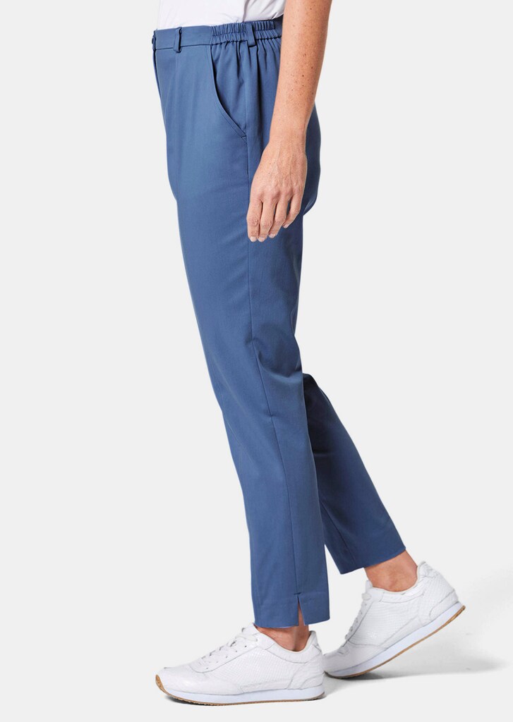 Sportive Hose Carla aus trageangenehmen Satin