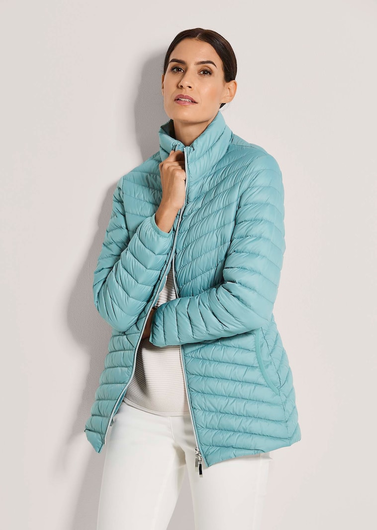 Gewatteerde jas met opstaande kraag