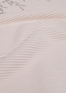 Tyylikäs neule pitsi- ja kimallekivikoristein thumbnail 8