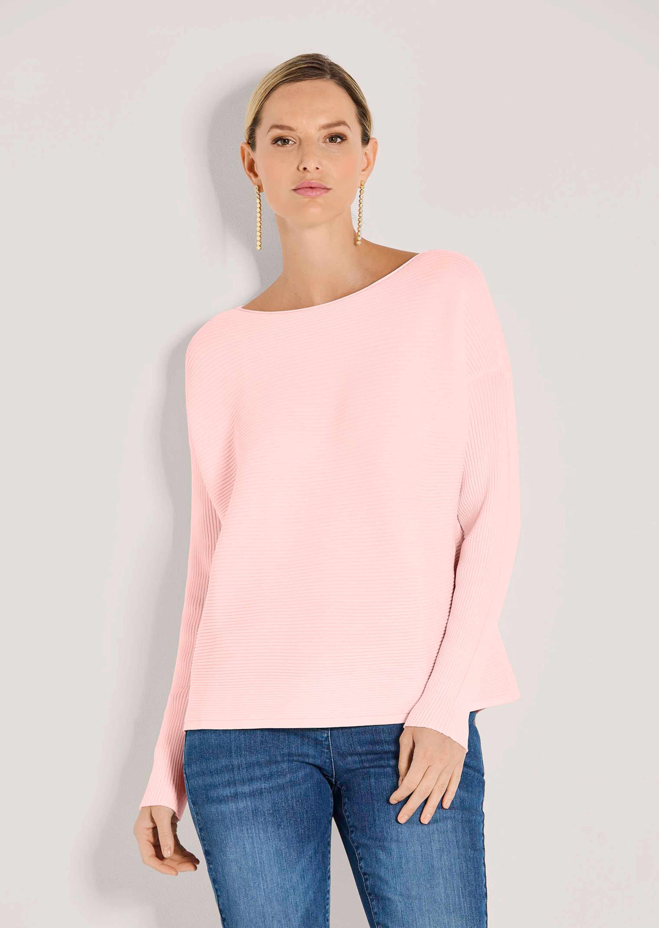 Quergerippter Strick-Pullover mit langen Ärmeln