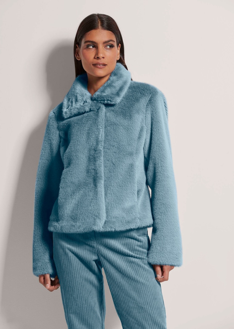 Modische Kurzjacke aus Webpelz