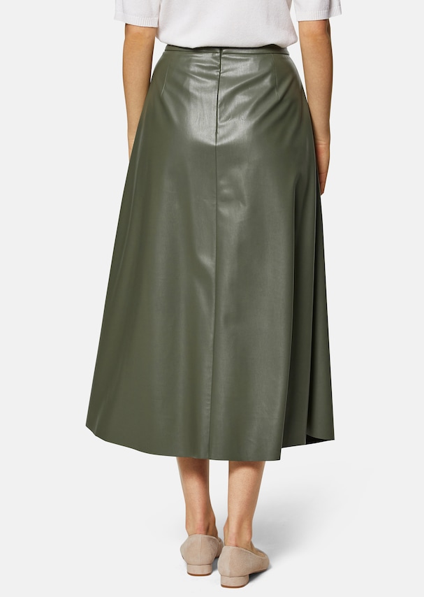 Pleated skirt in faux leather 2