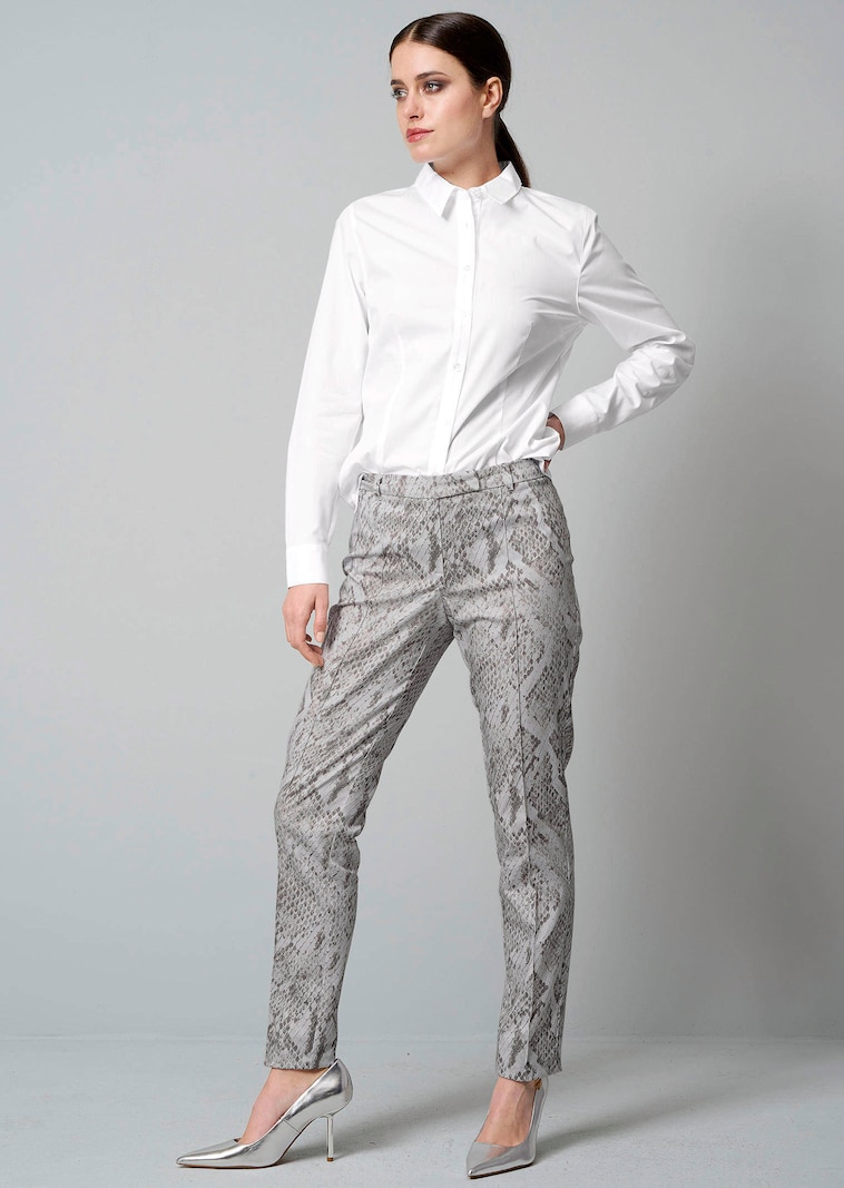 Hose mit Schlangenprint