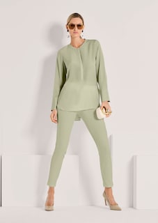 Lange Seidenbluse in kragenloser Form thumbnail 4