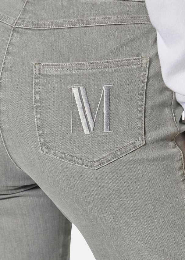 M-Jeans in gerader Form mit Logo-Stickerei 4
