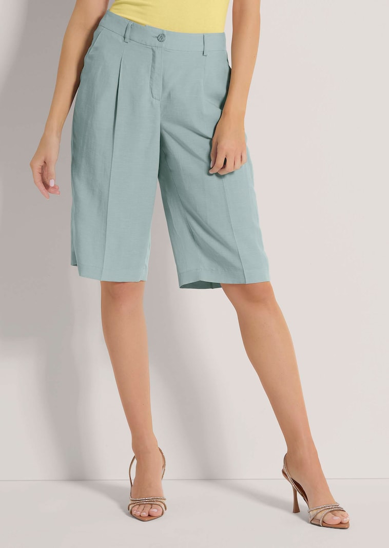 Bermudas mit Bund- und Bügelfalten
