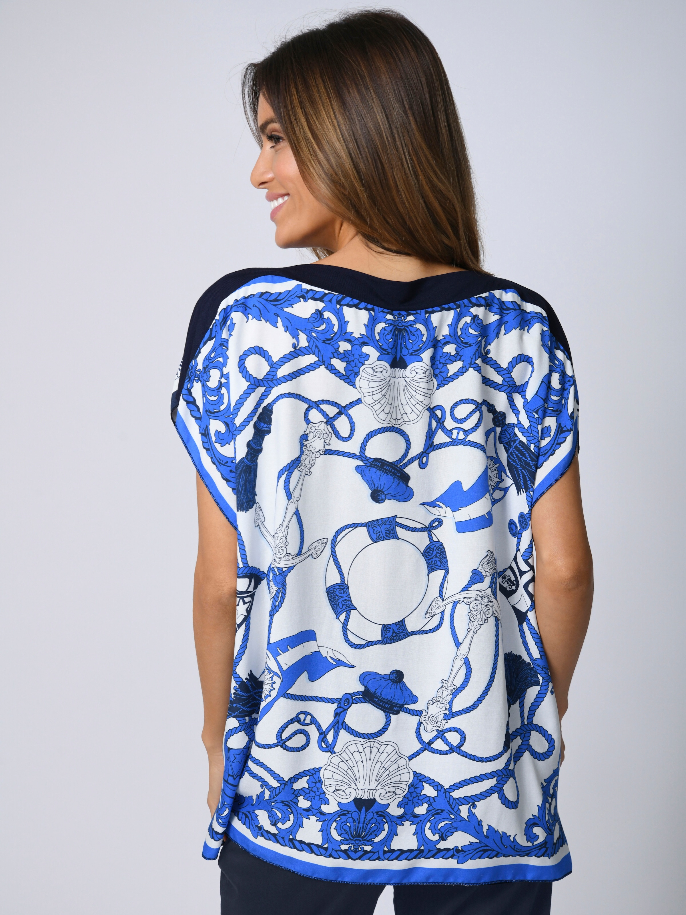 Strandshirt im maritimen Dessin