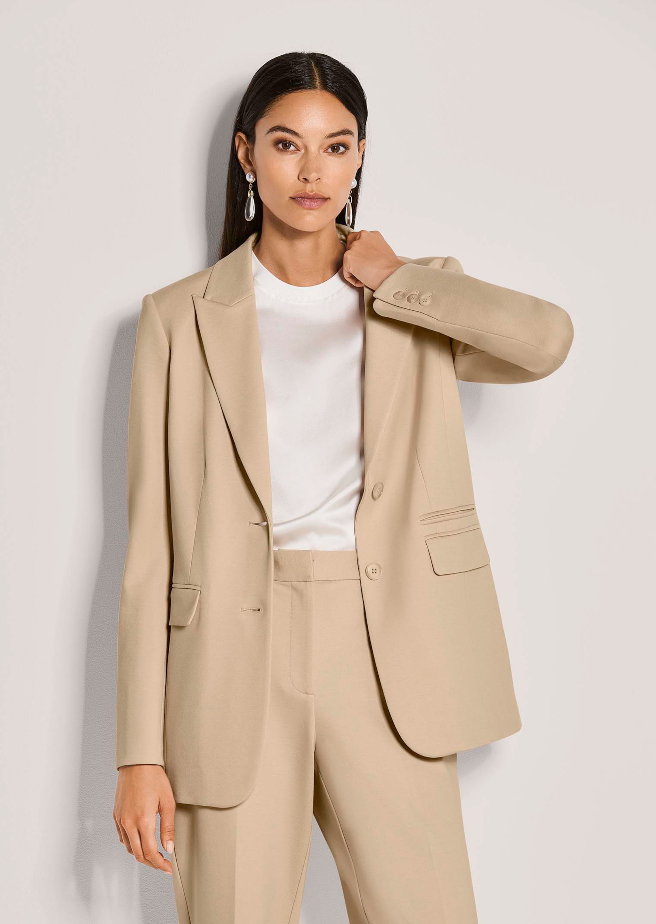 Blazer mit Reverskragen in leicht verlängerter Form