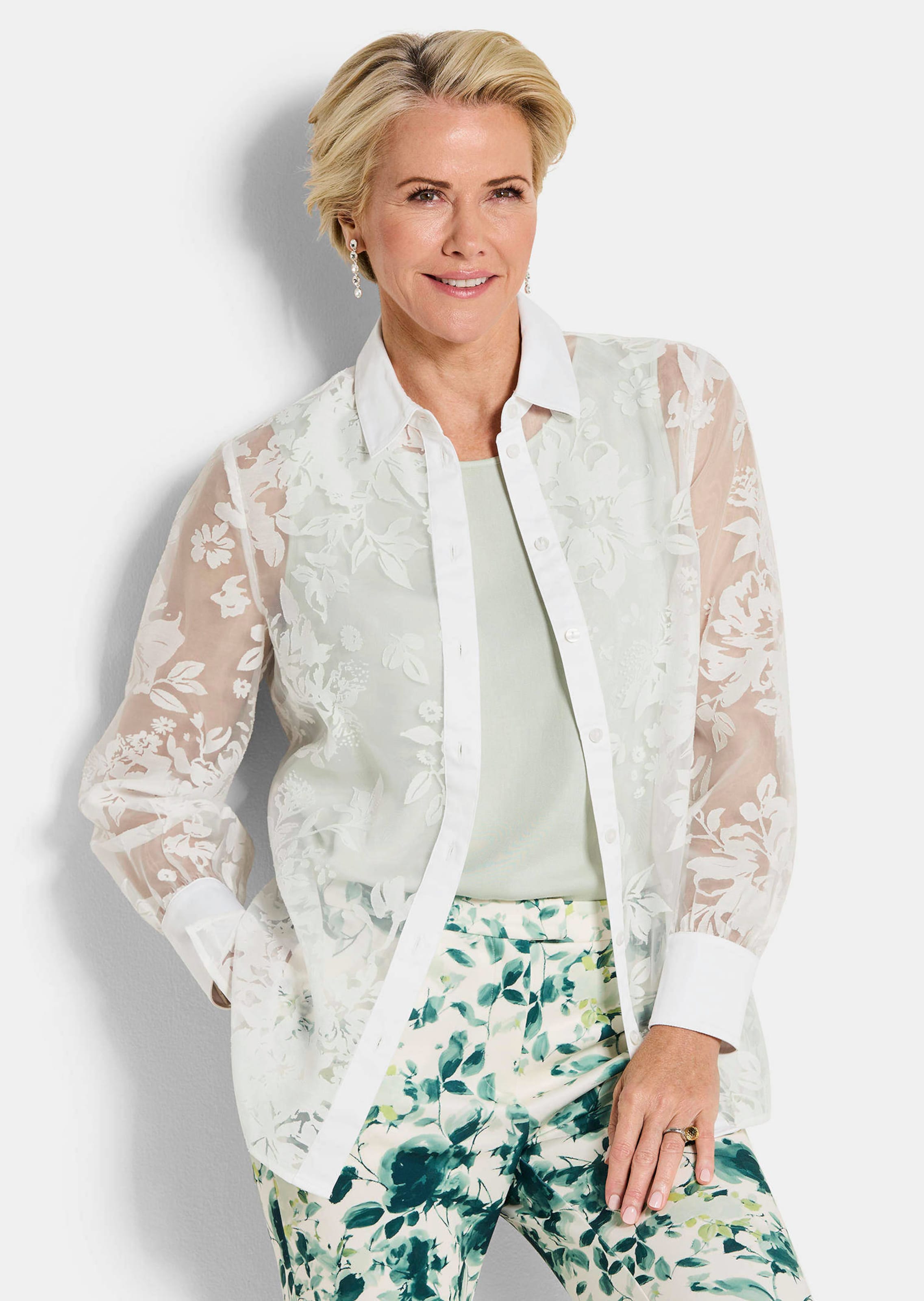 Ausbrenner-Bluse mit Blumenmuster