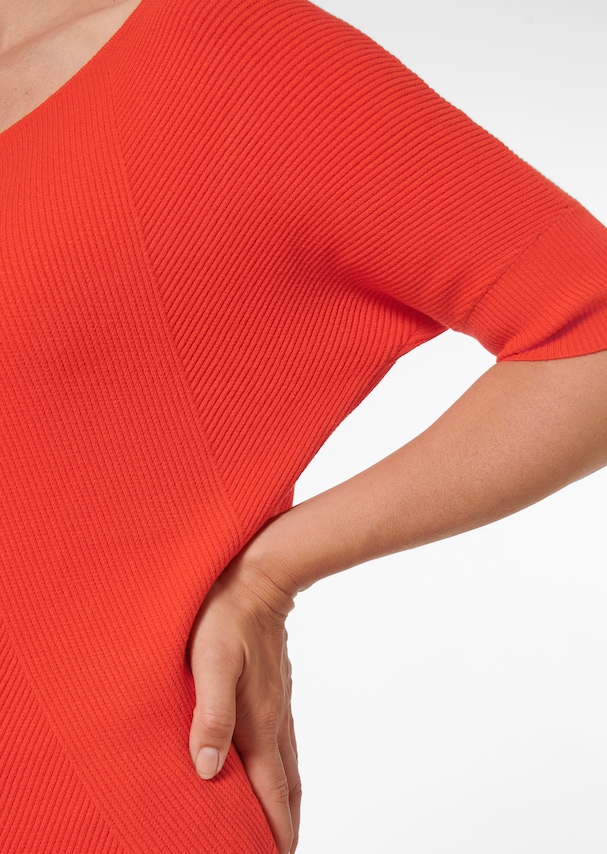 Fine knit jumper with turn-up sleeves 4