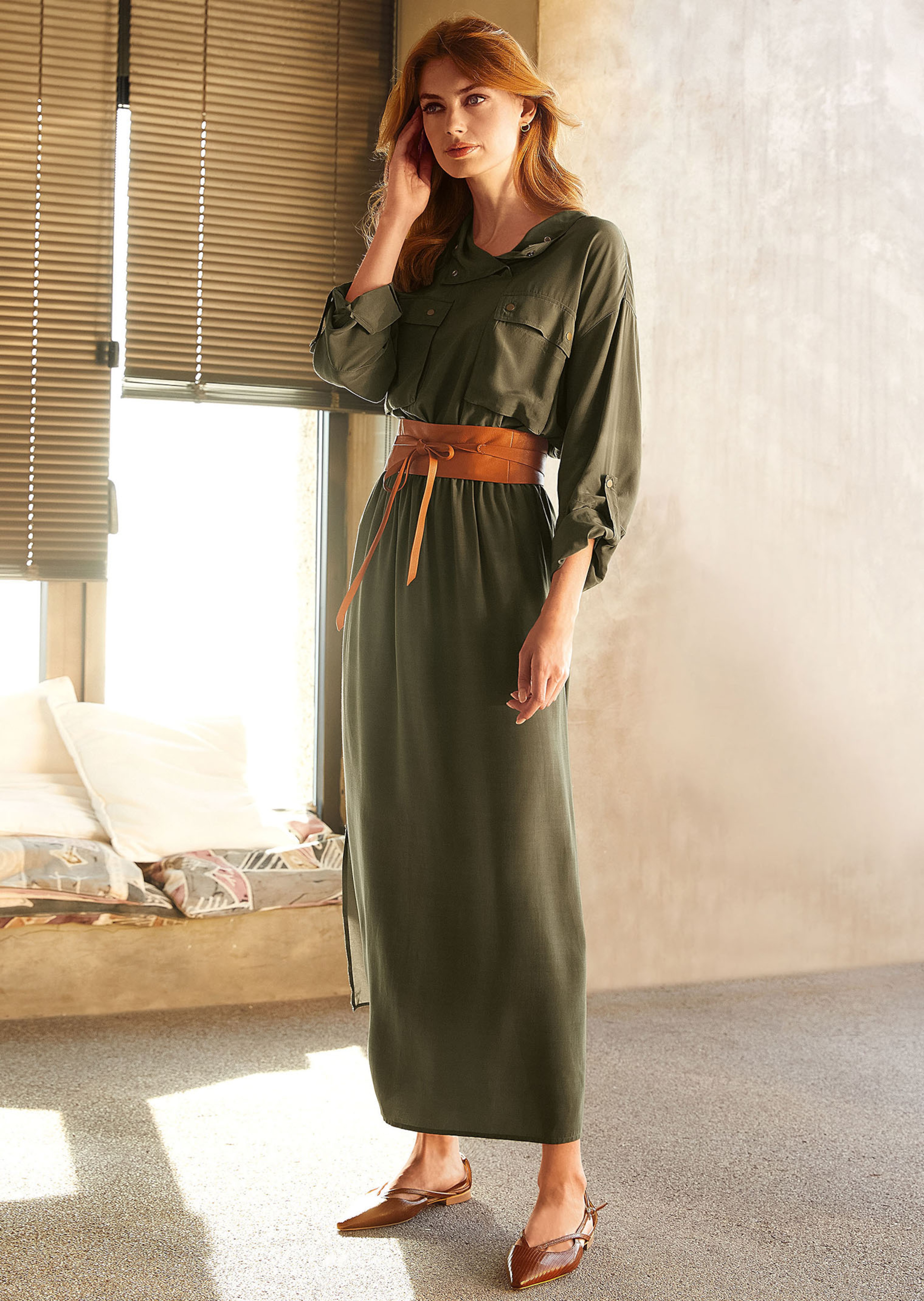 Langes Kleid mit modisch sportiver Note