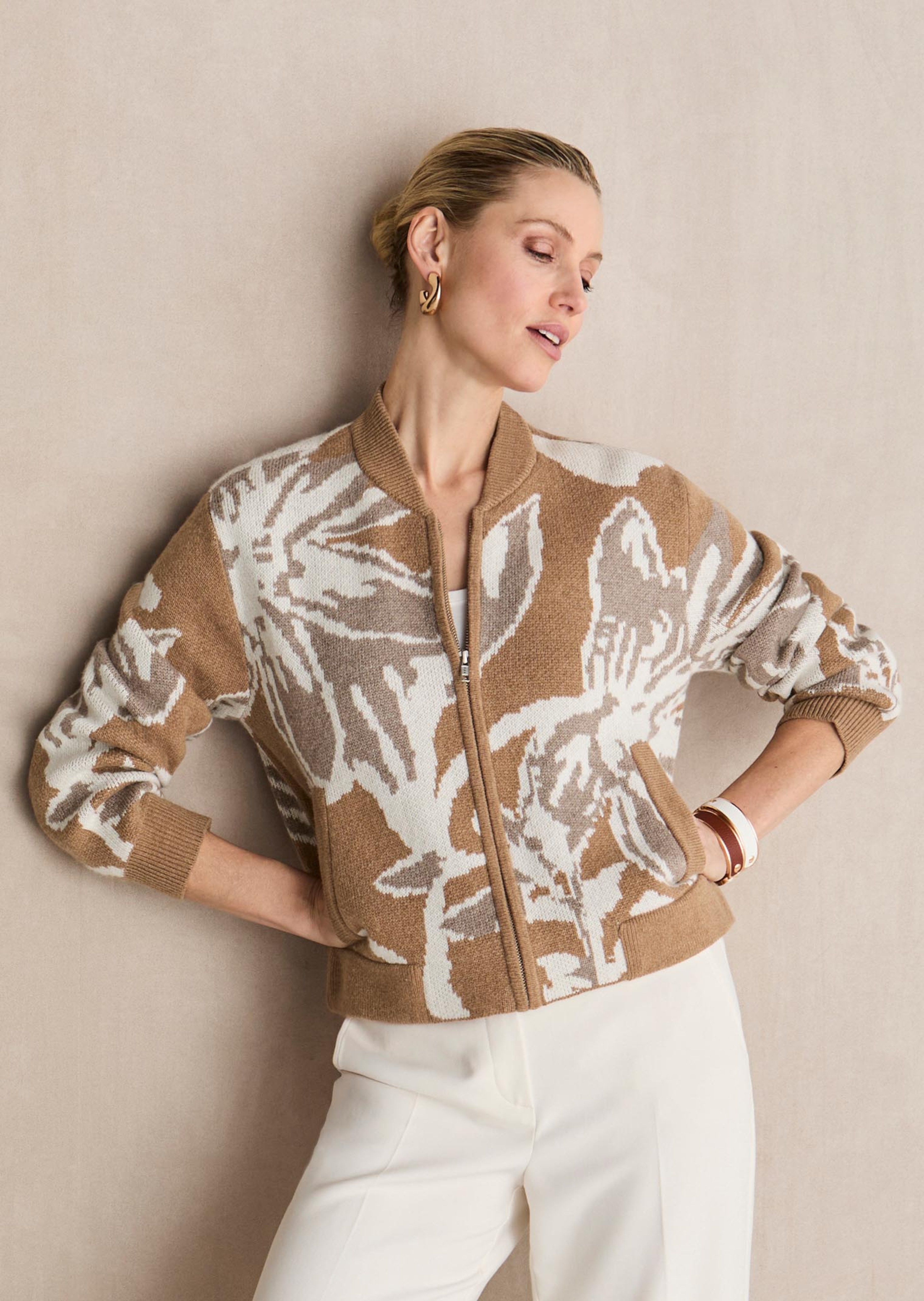Strickblouson mit Jacquard-Blütendessin