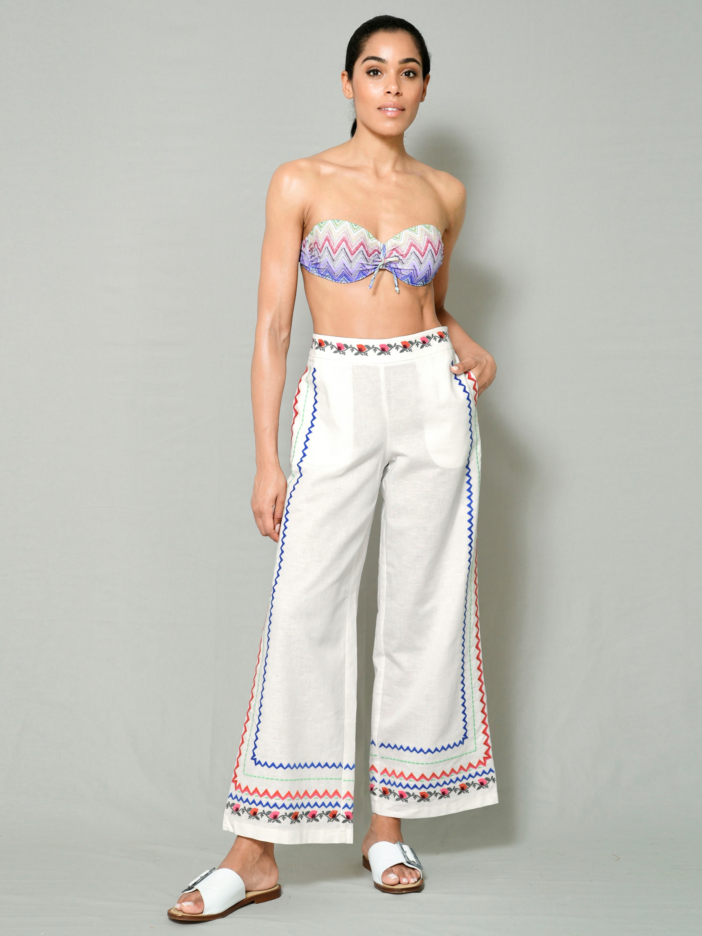 Strandhose mit bunter Stückerei