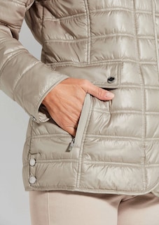 Leichte Steppjacke mit vielen Details thumbnail 5