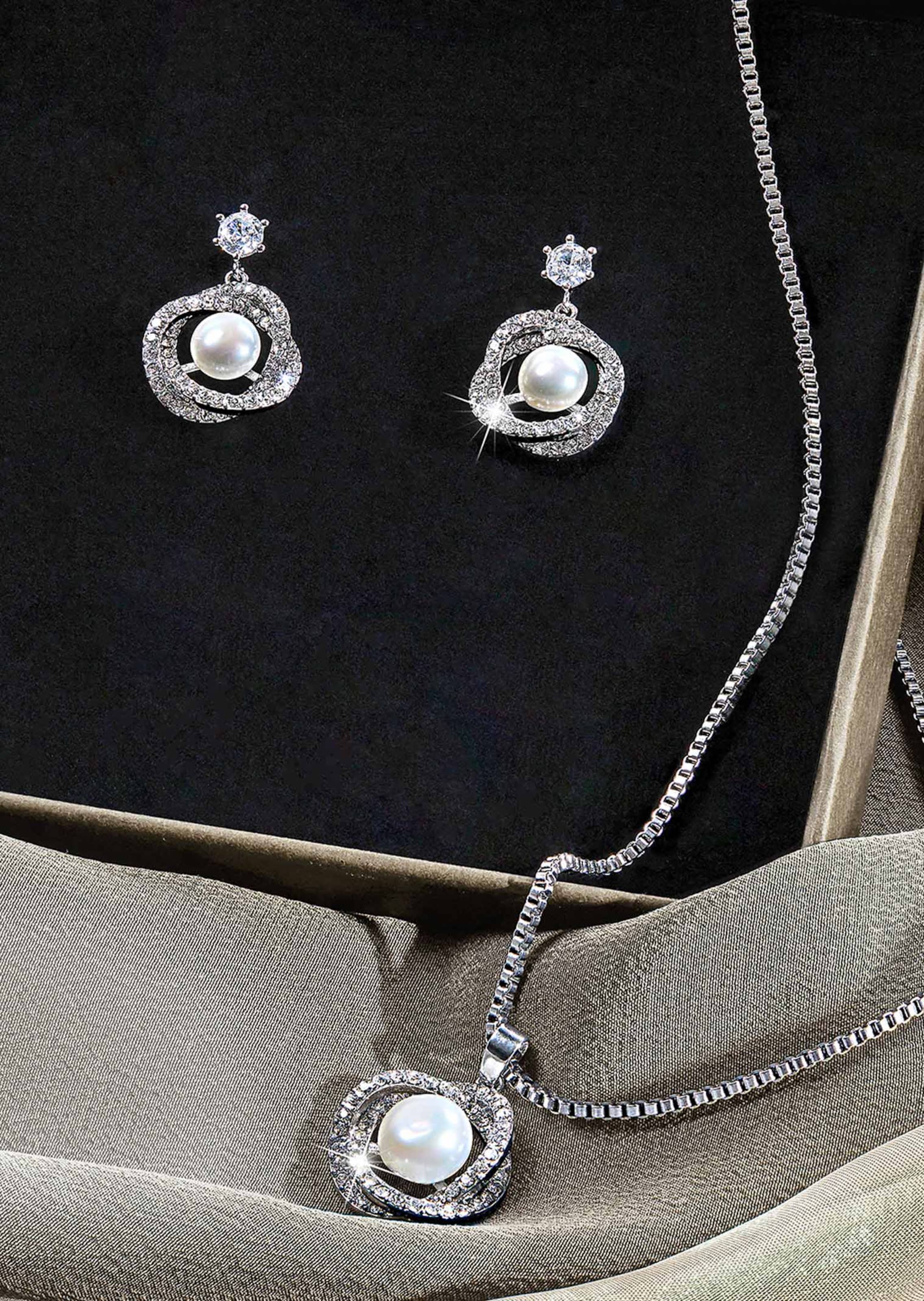 Sieradenset van ketting en oorstekers