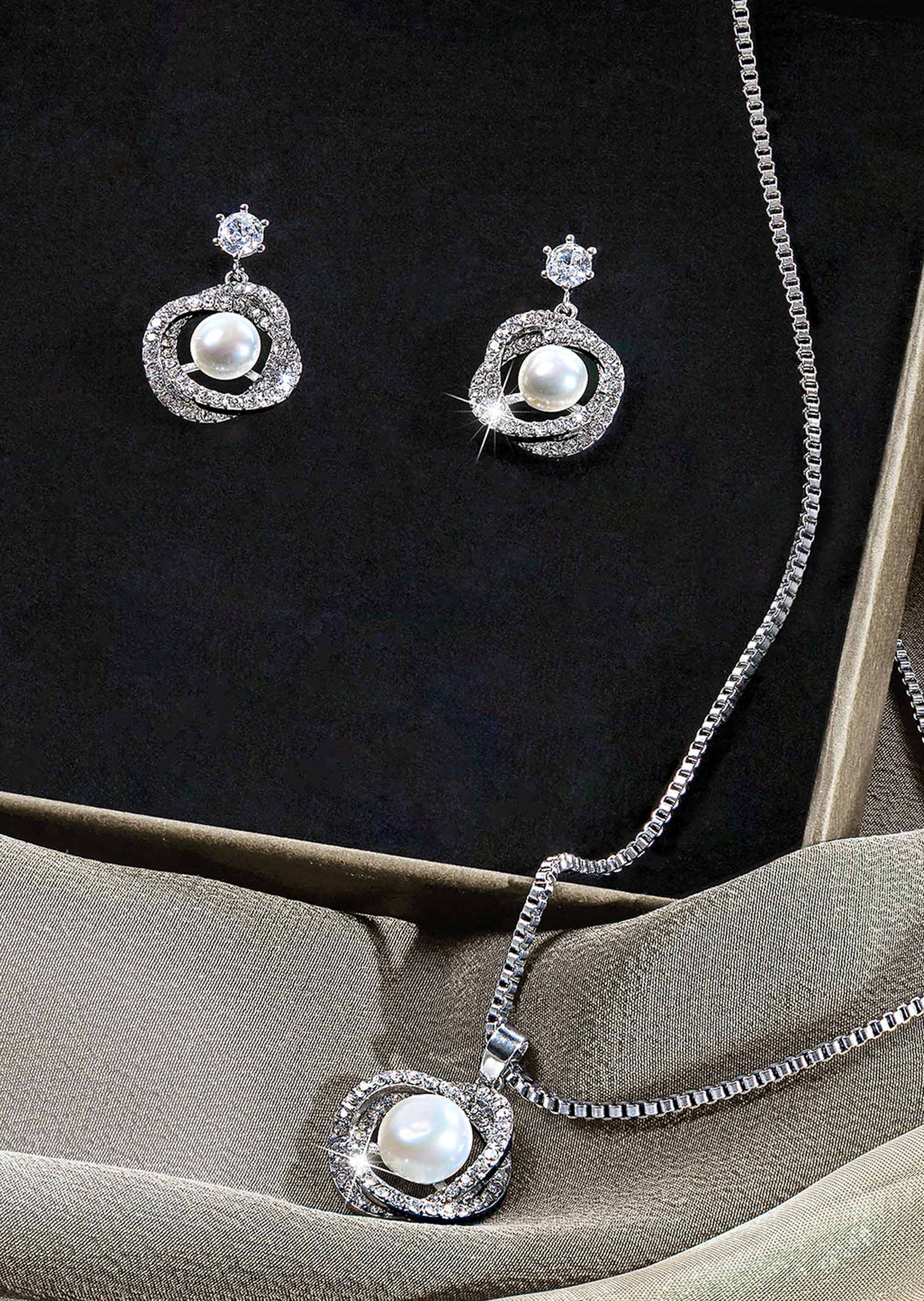 Sieradenset van ketting en oorstekers