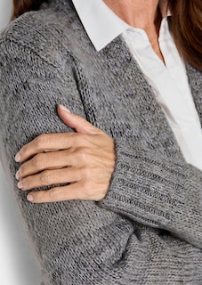 Strickjacke mit aufgesetzten Taschen thumbnail 5