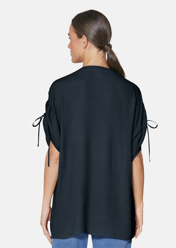Oversized shirt with variable sleeves 2