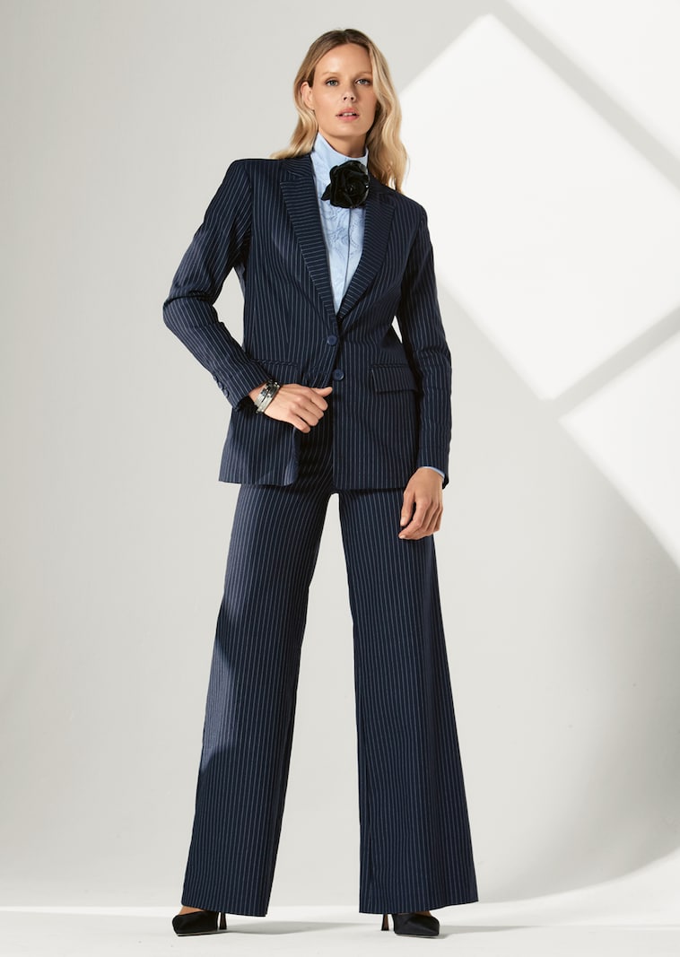 Langer, taillierter Blazer