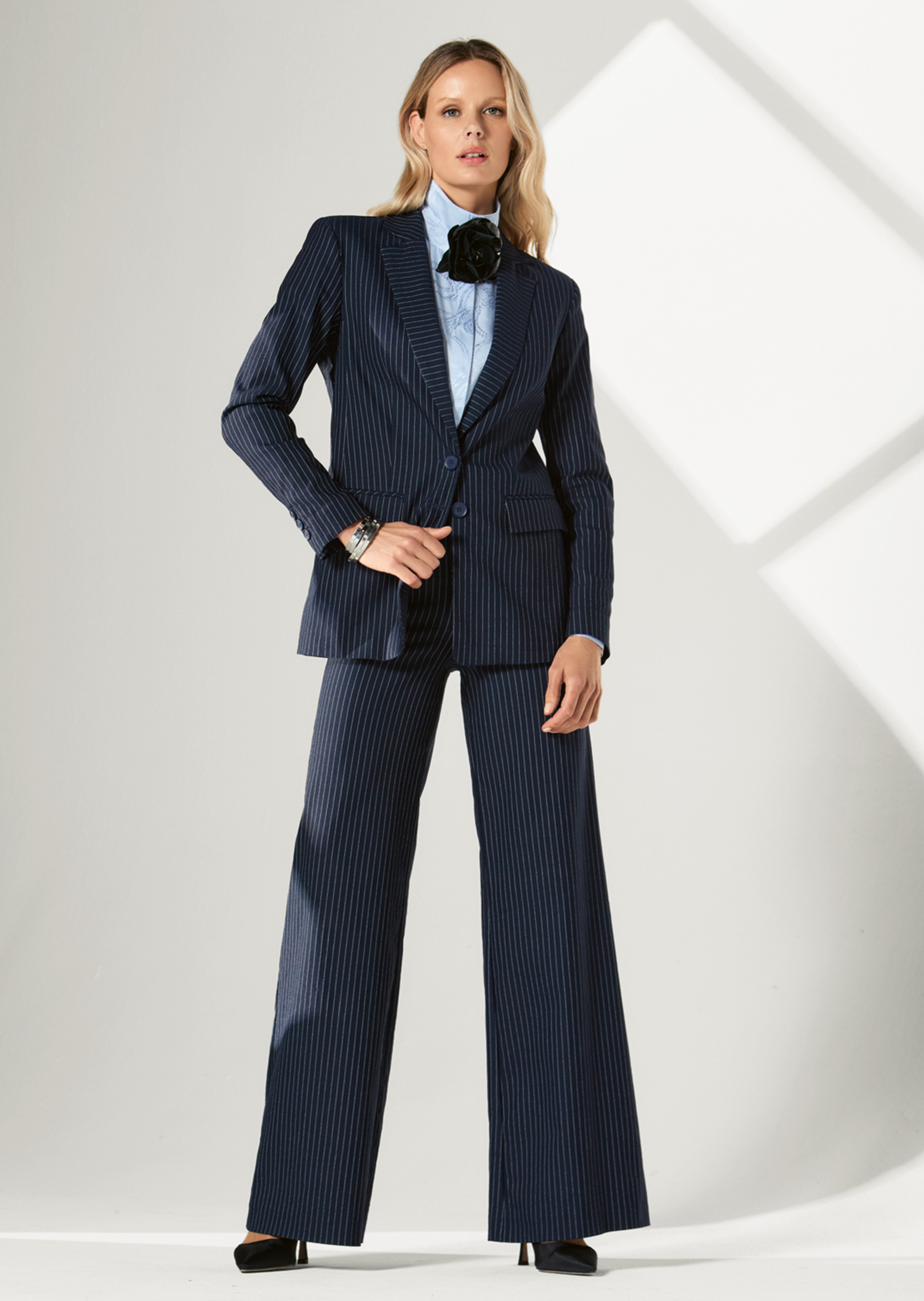 Langer, taillierter Blazer