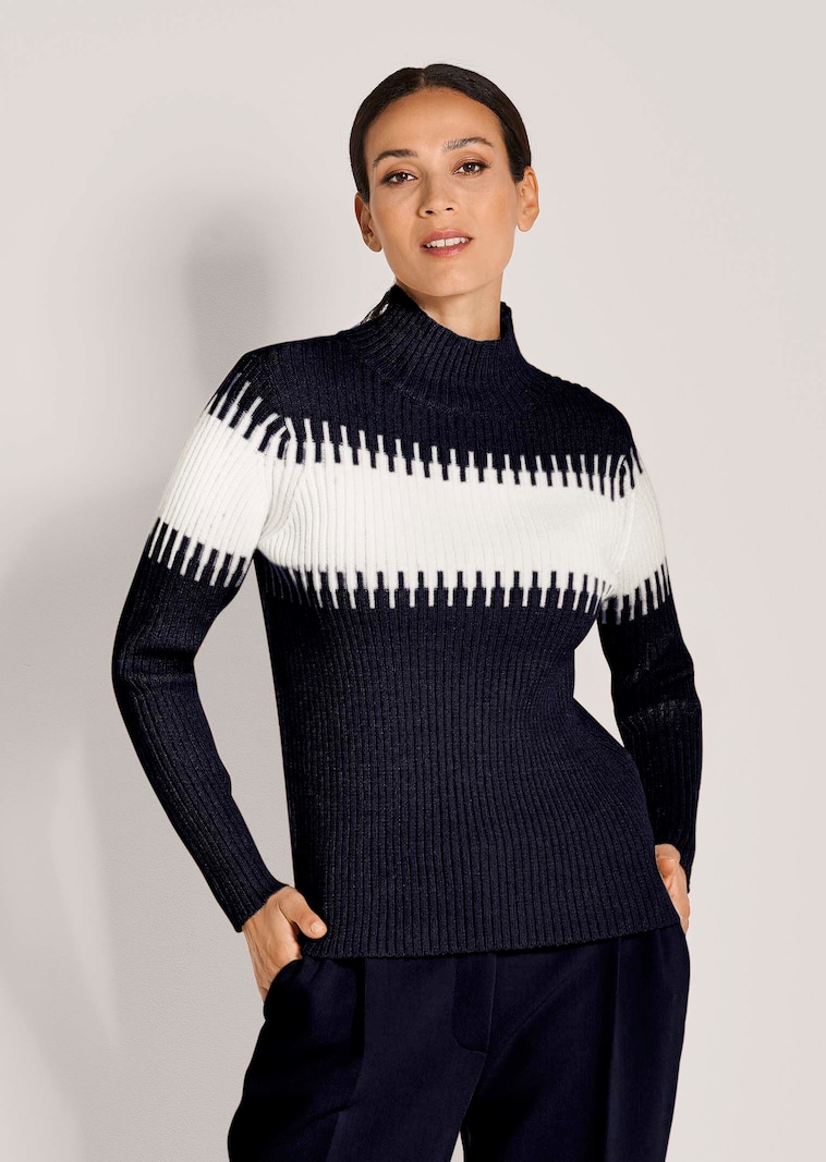 Pull avec motif à larges rayures