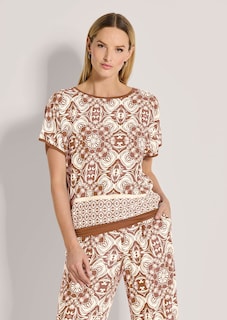 Relaxed summer top in a mixed-material design thumbnail 2