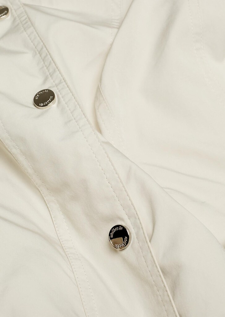 Leichte Jacke in glänzender Optik