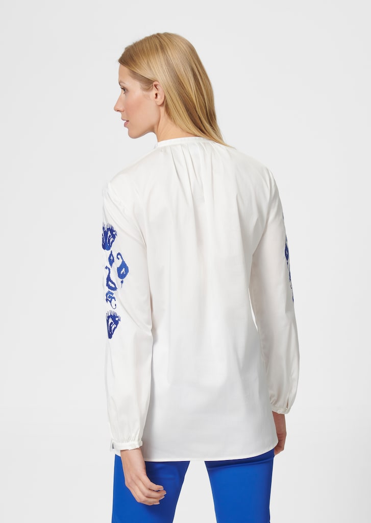 Embroidered shirt in casual length 2
