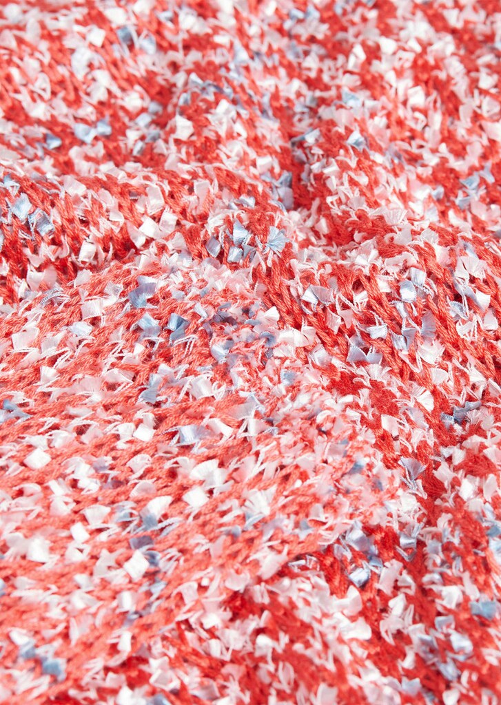 Effektvoller locker gestrickter Bändchengarnpullover