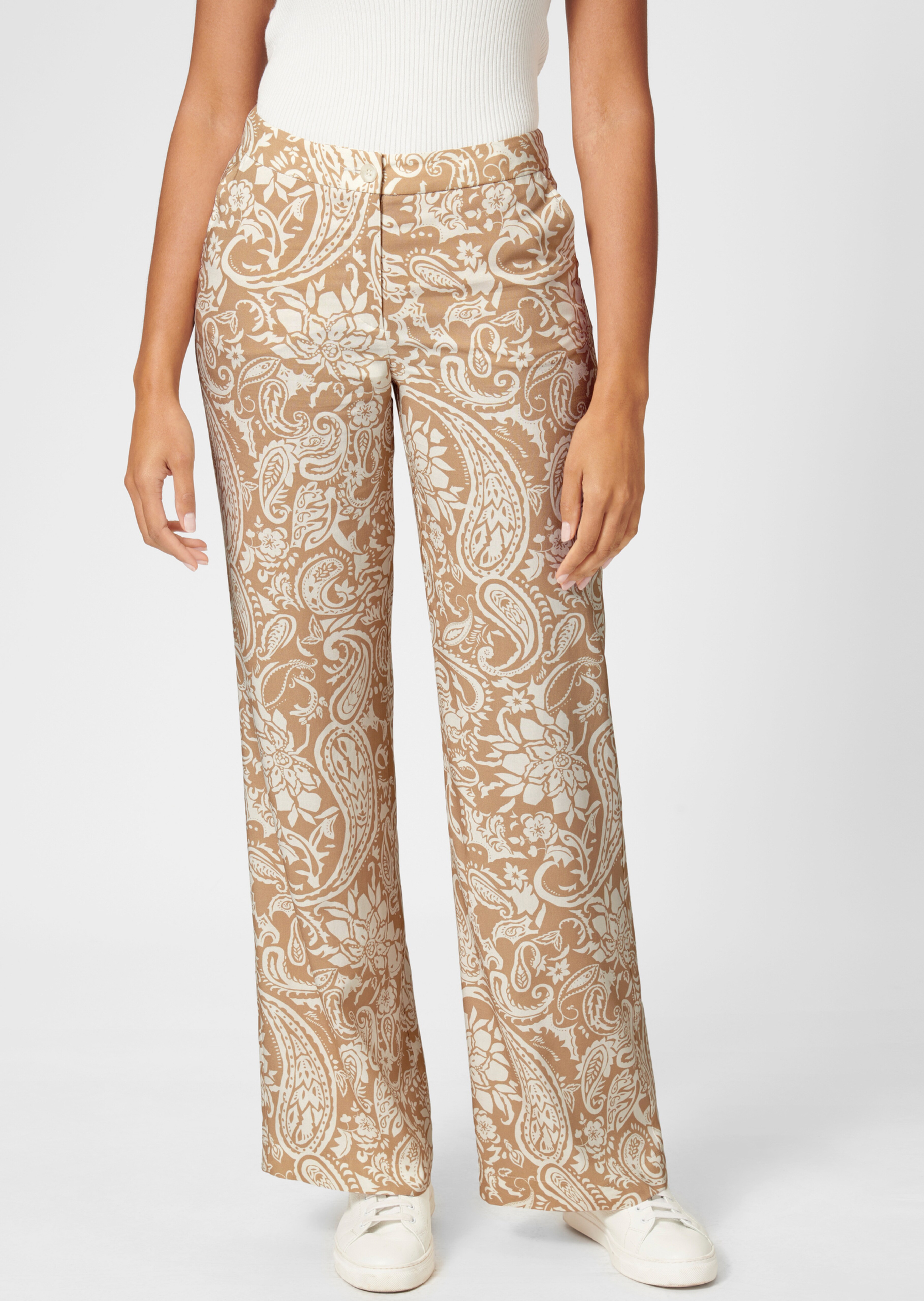 Wide trousers with paisley pattern
