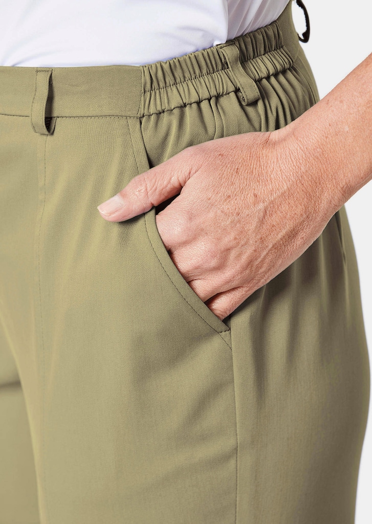 Sportive Capri-Hose aus trageangenehmen Satin