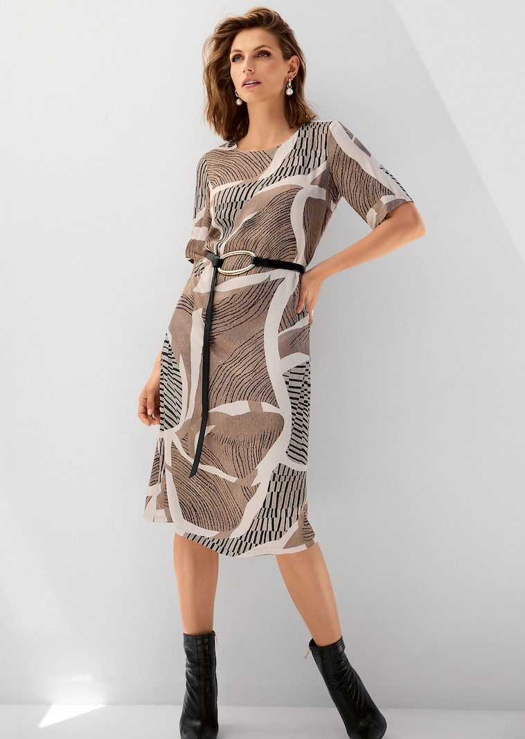 Kleid mit kurzen Ärmeln