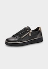 Sneakers thumbnail 1