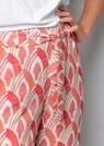 Hose mit grafischem Print thumbnail 4