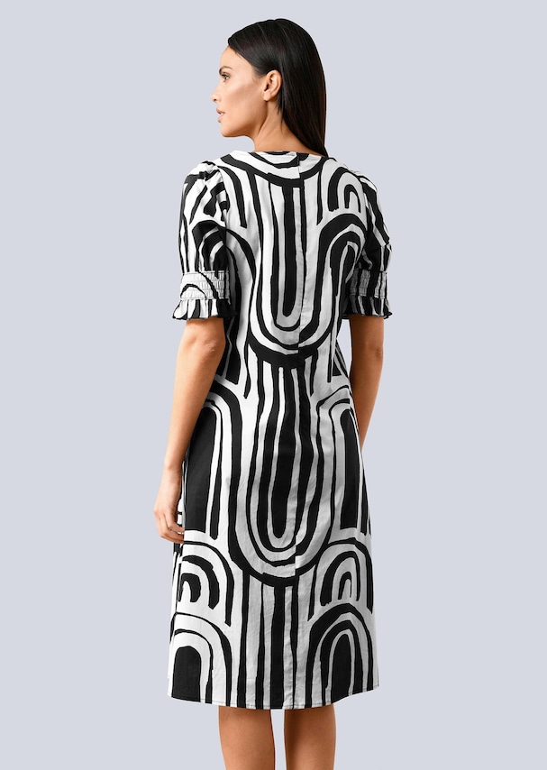 Kleid mit ausgestelltem Rock 1