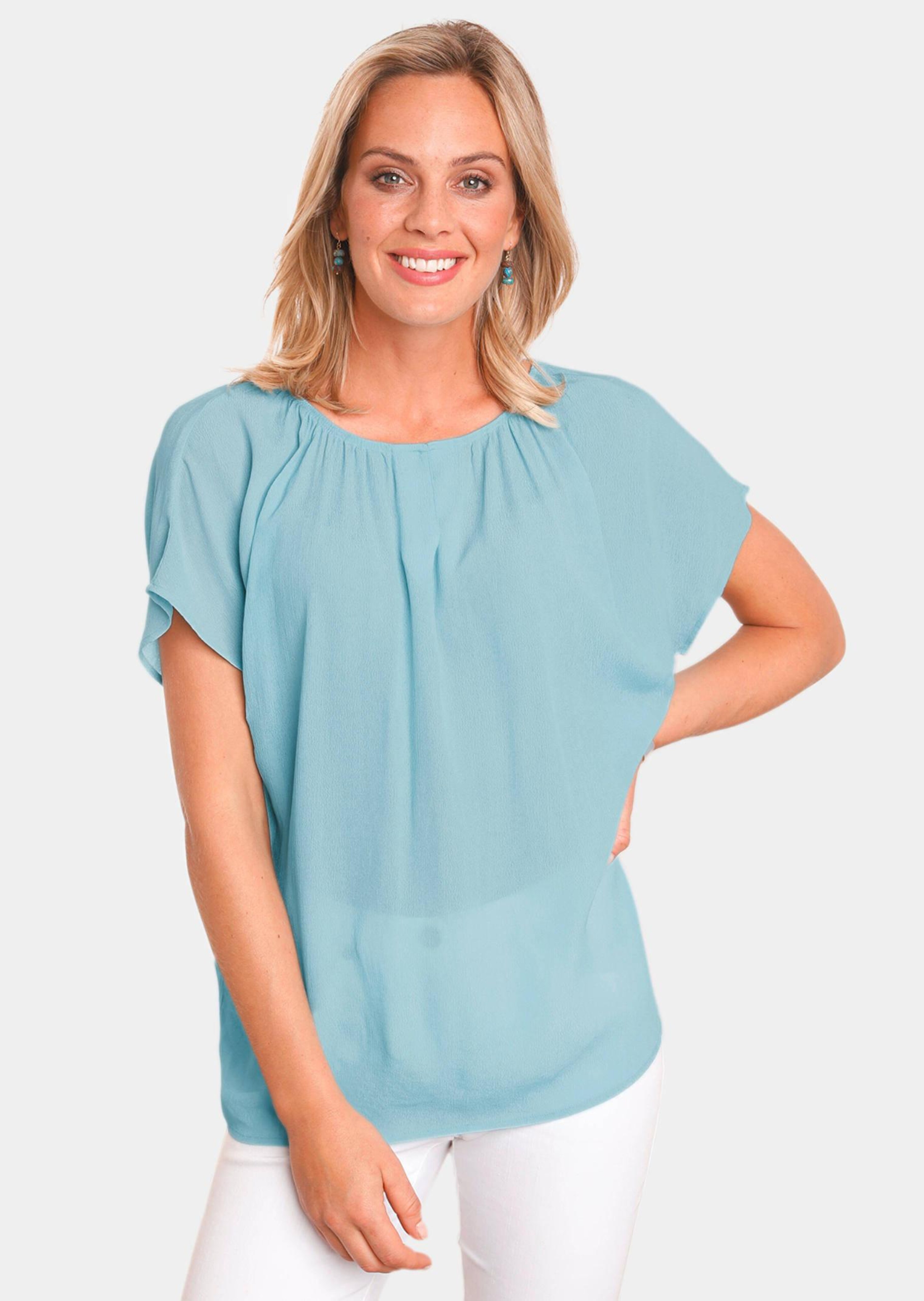 Bluse mit raffinierter Ausschnittlösung