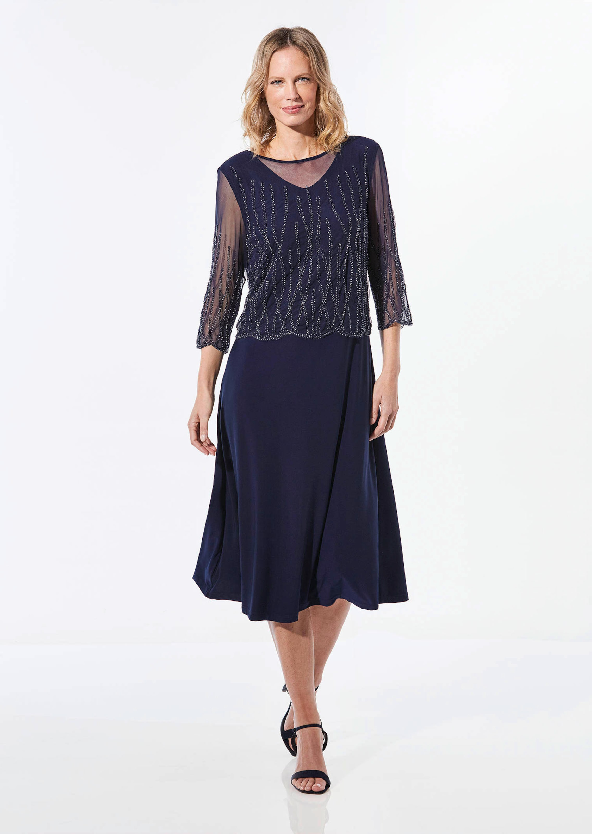 Robe ornée de perles - marine - Gr. 22 de Goldner Fashion