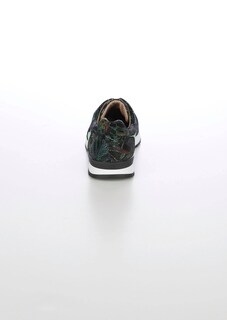 Sneaker thumbnail 4