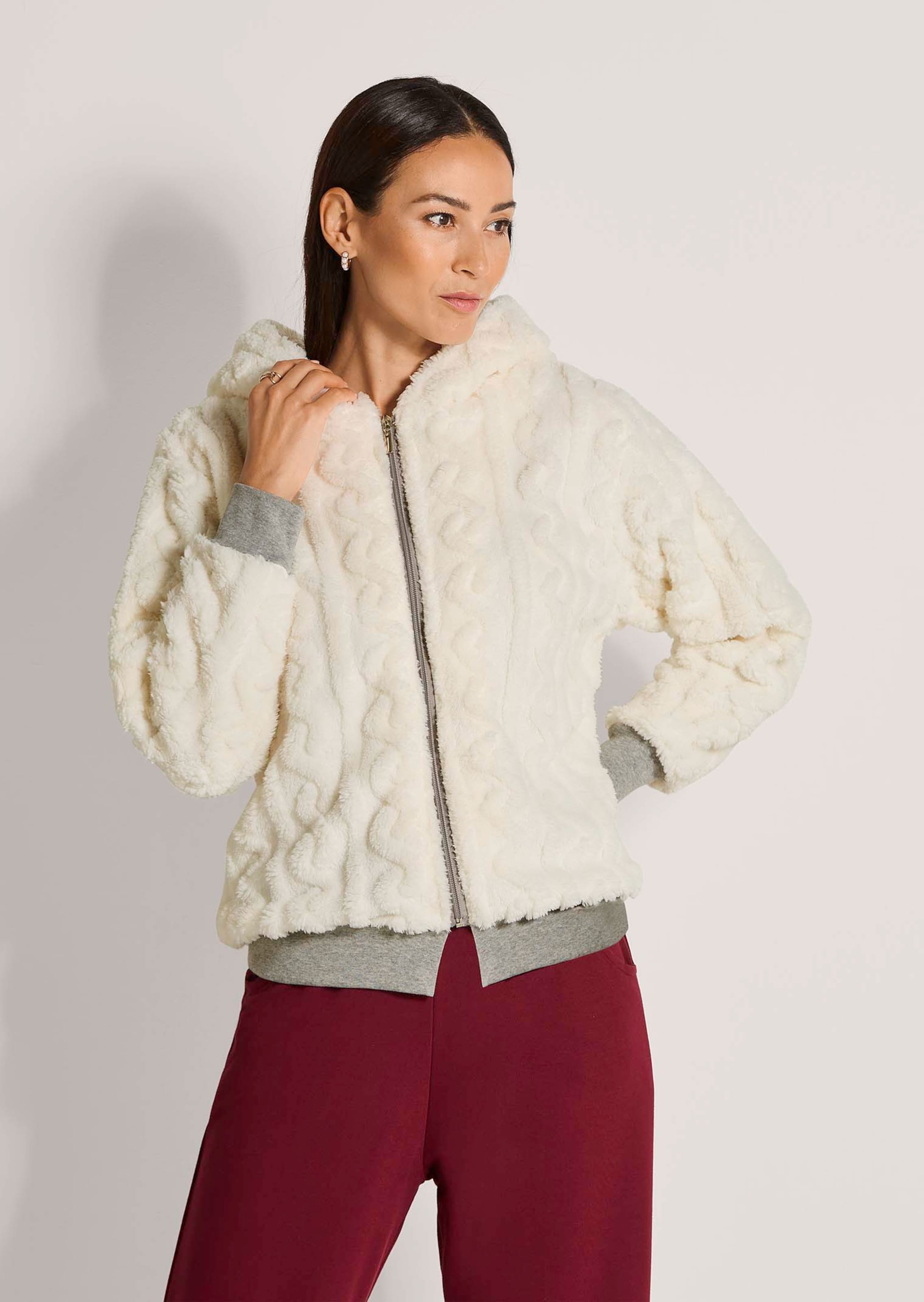 Kuschelige Fleecejacke mit Kapuze
