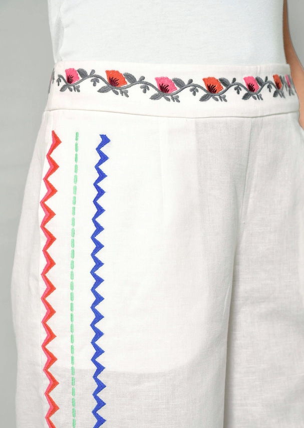 Strandhose mit bunter Stickerei 4